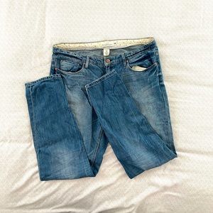 ♦️ 3 for $15 ♦️ H&M distressed blue jeans